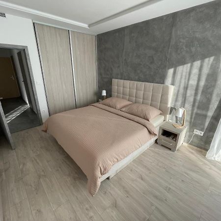 Greenbay Apartment With Free Parking Тренчин Экстерьер фото