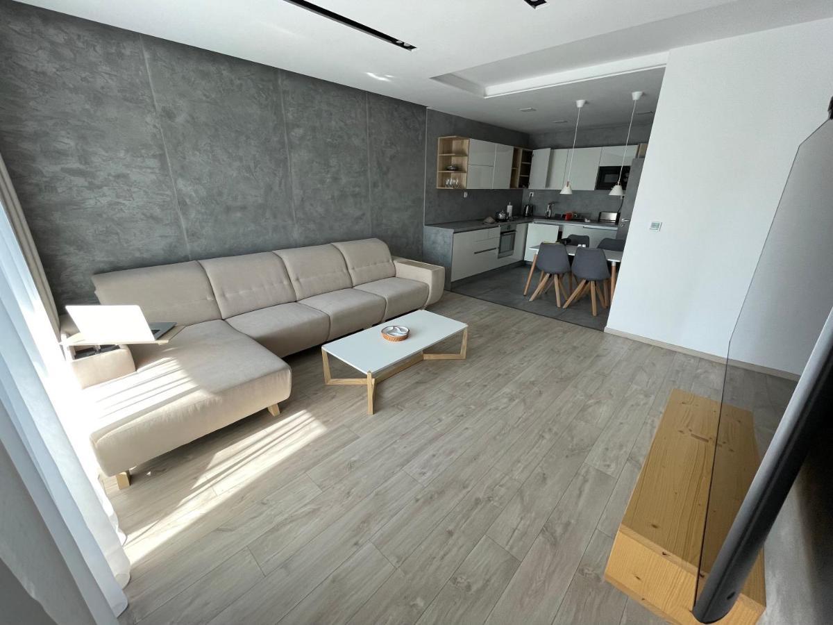 Greenbay Apartment With Free Parking Тренчин Экстерьер фото