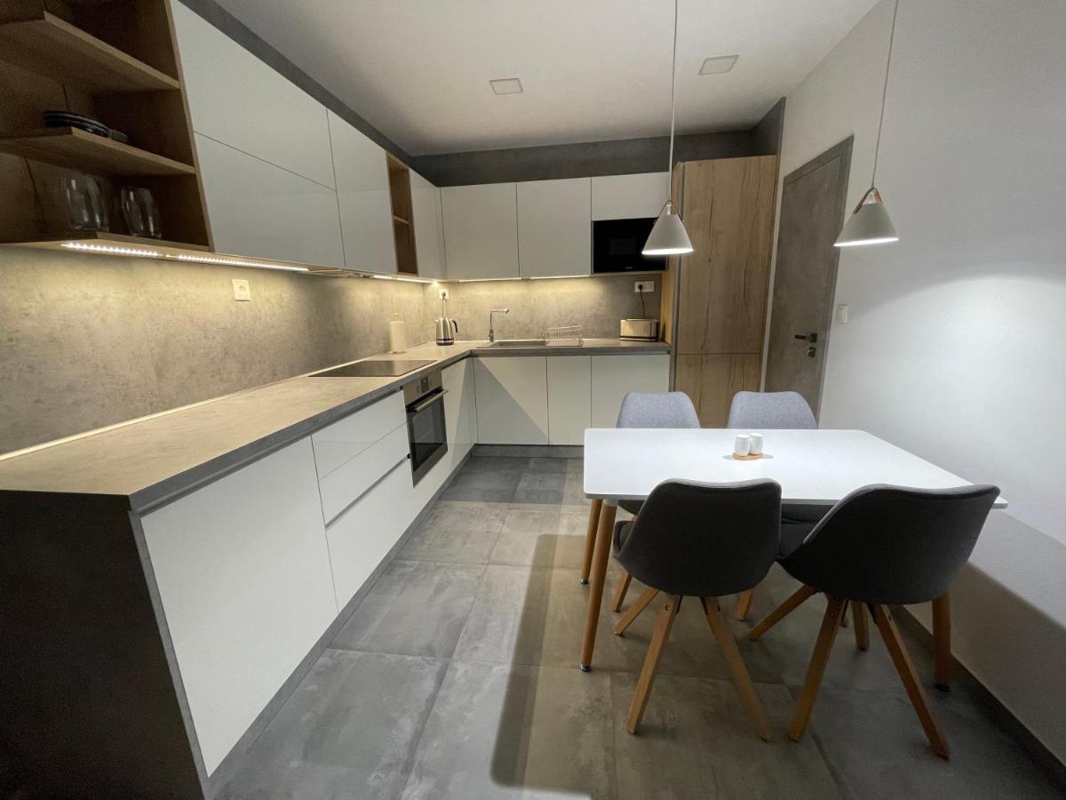 Greenbay Apartment With Free Parking Тренчин Экстерьер фото