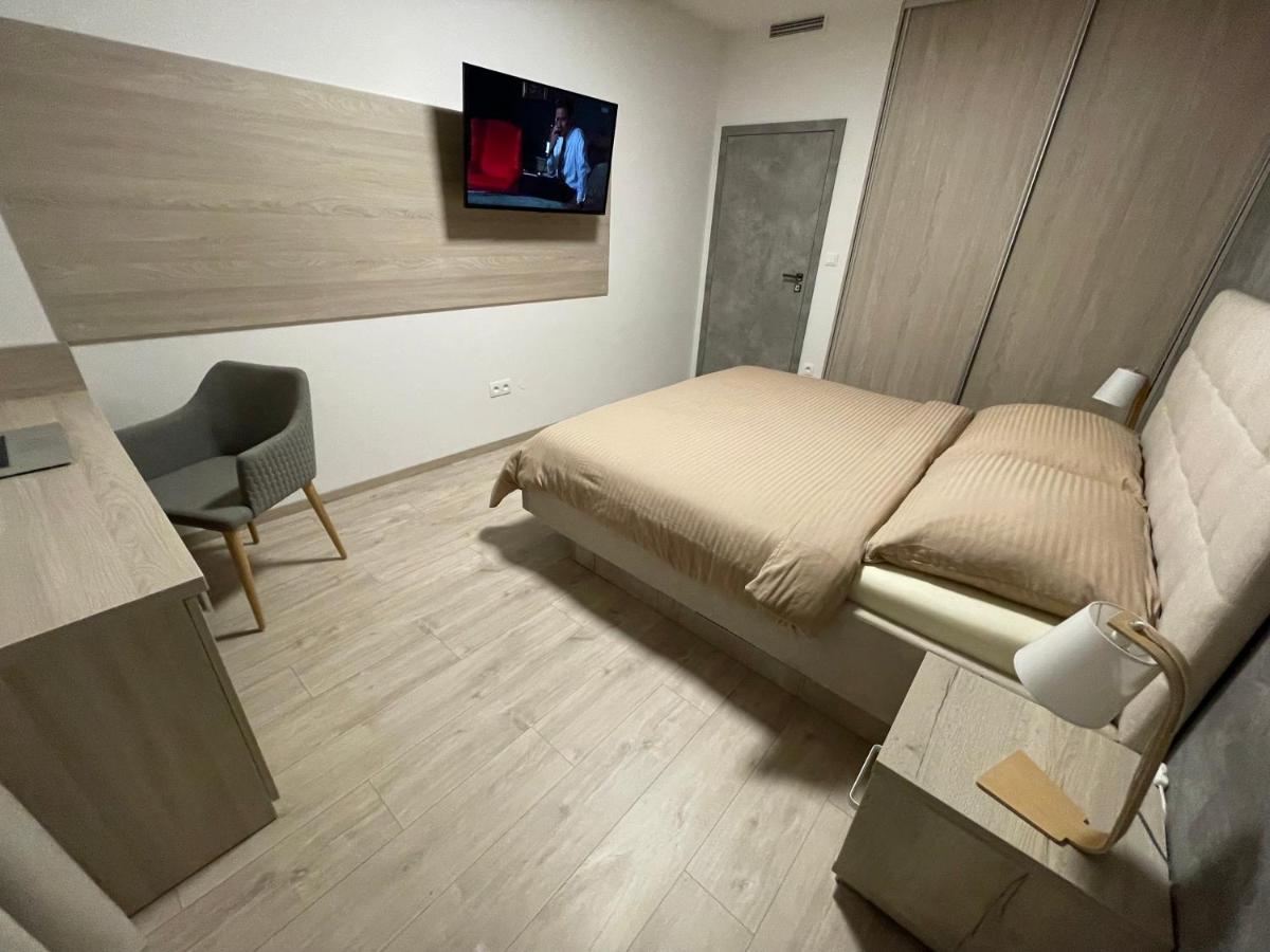 Greenbay Apartment With Free Parking Тренчин Экстерьер фото