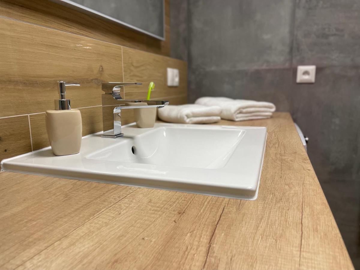 Greenbay Apartment With Free Parking Тренчин Экстерьер фото