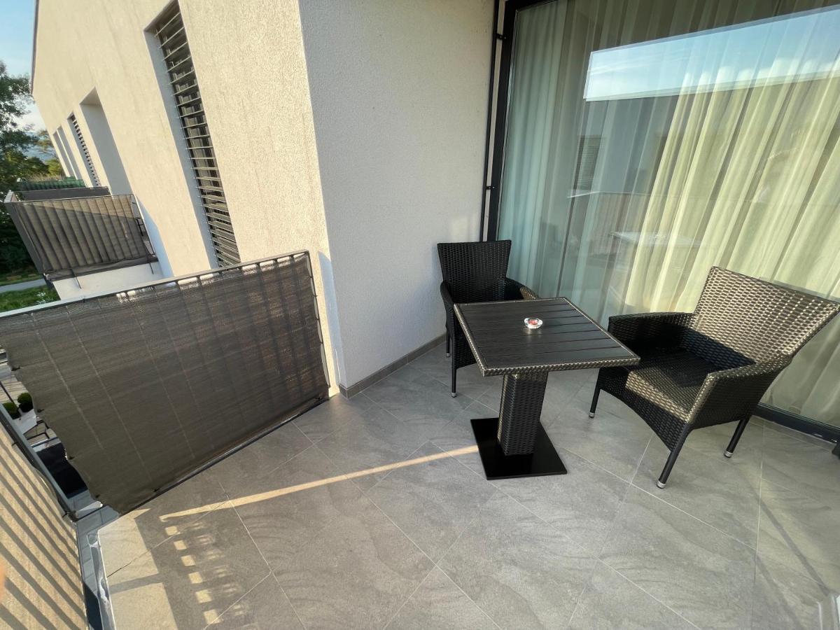 Greenbay Apartment With Free Parking Тренчин Экстерьер фото