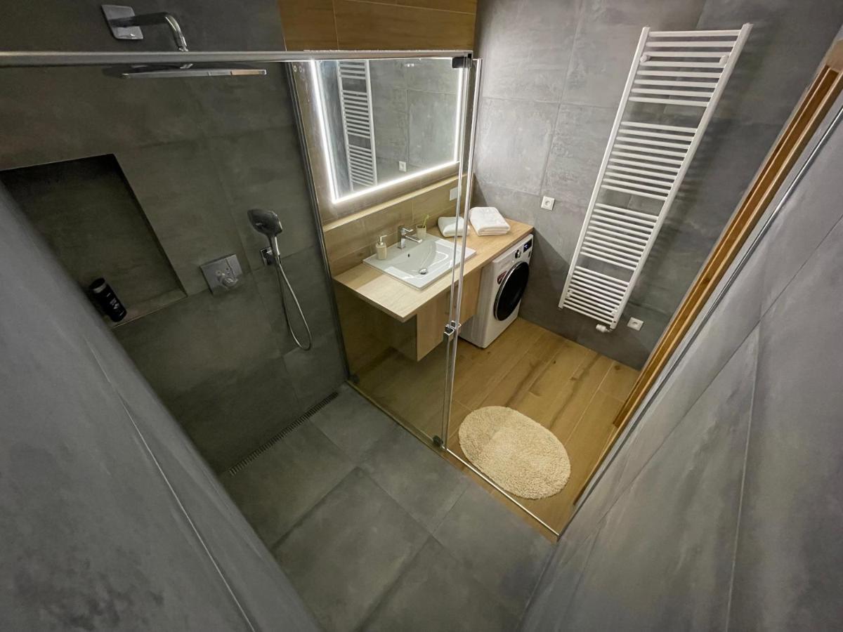 Greenbay Apartment With Free Parking Тренчин Экстерьер фото