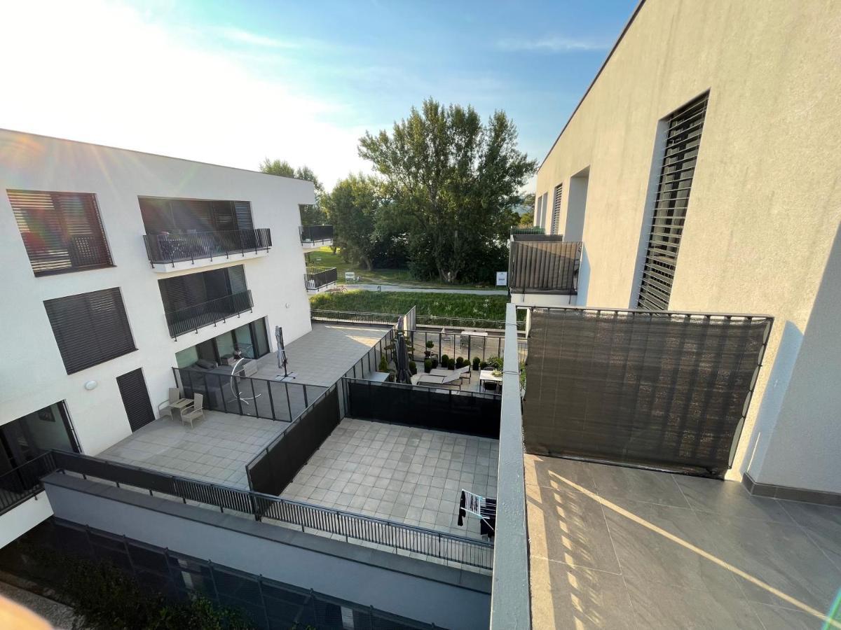 Greenbay Apartment With Free Parking Тренчин Экстерьер фото