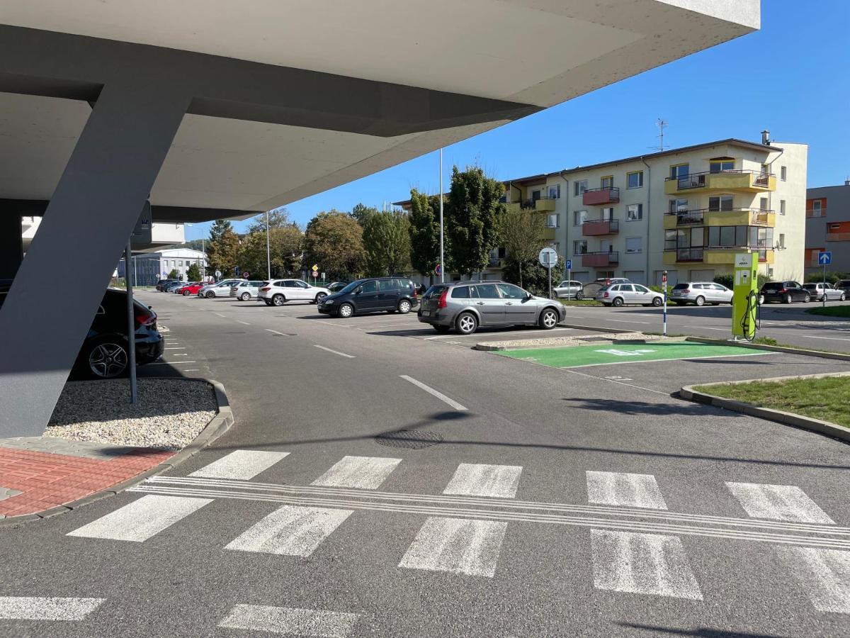 Greenbay Apartment With Free Parking Тренчин Экстерьер фото